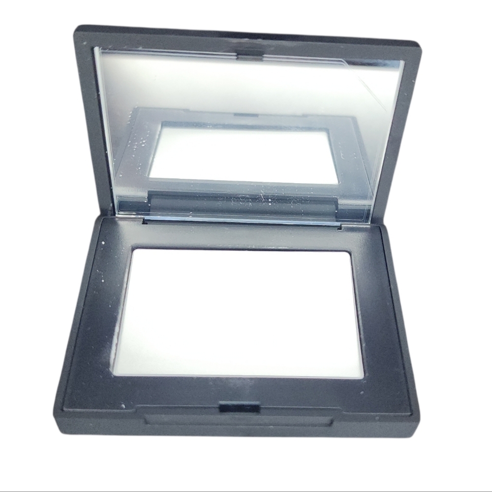 NIB Nars Light Reflecting™ Setting Powder, Translucent - Picture 5 of 6